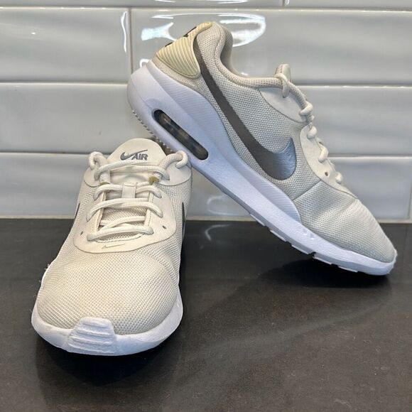 NIKE Women's Air Max Oketo Track & Field Shoes - Picture 14 of 15